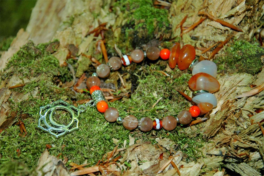 čakrový náramok, druhá čakra, Svadhisthana, koral, mesačný kameň, karneol, achát